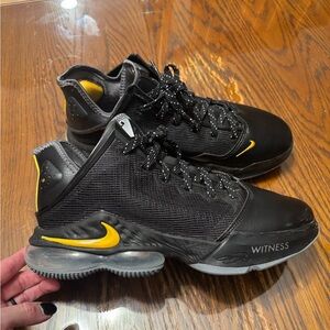 Nike LeBron 19 Low Shoes Witness Black University Gold DH1270-002 Men's Size 8